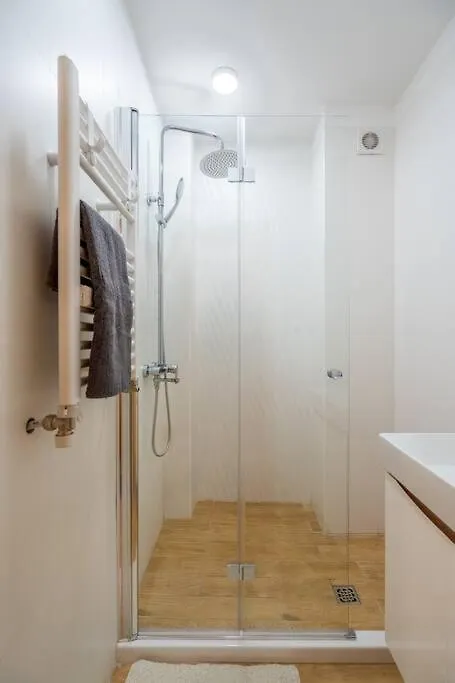Modern And Calm 2Bdrm Apt In City Centre 소피아 아파트