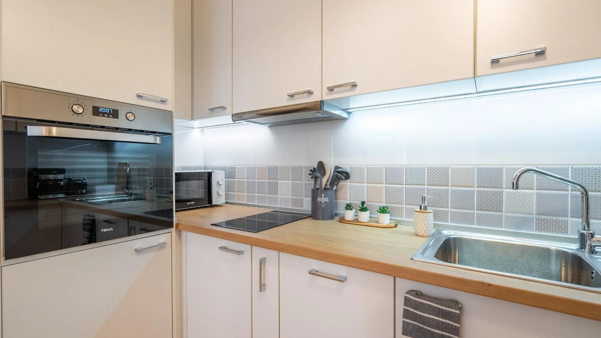 Modern And Calm 2Bdrm Apt In City Centre 소피아 불가리아