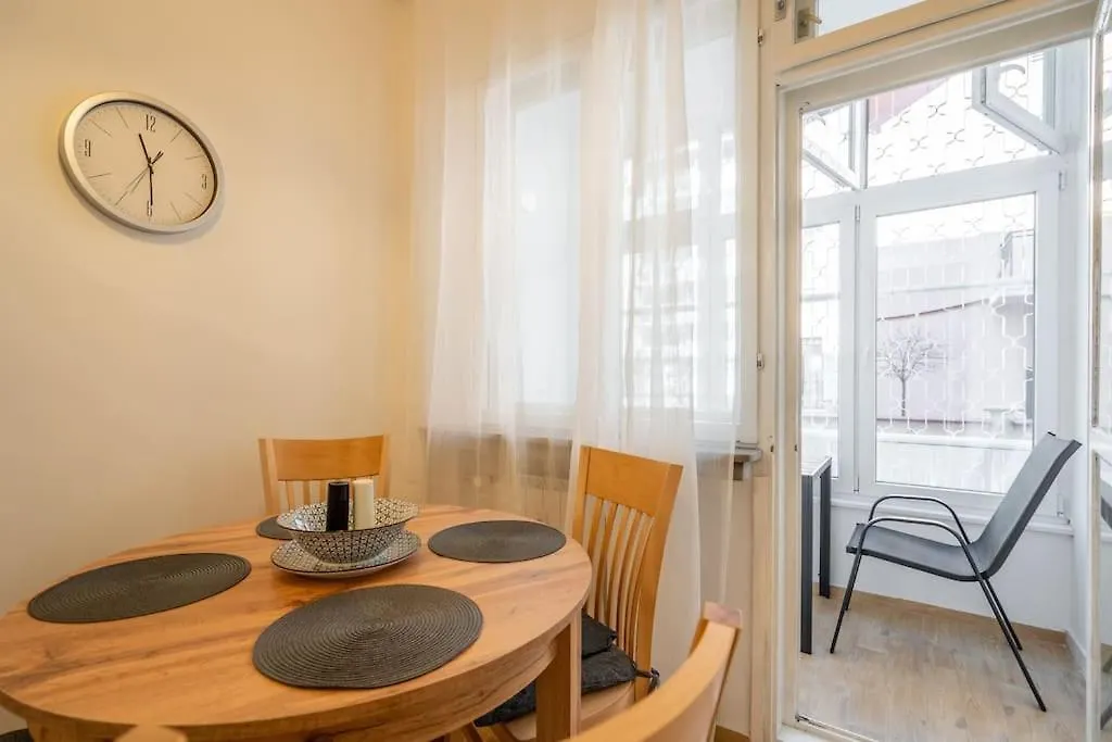 Modern And Calm 2Bdrm Apt In City Centre Sofia