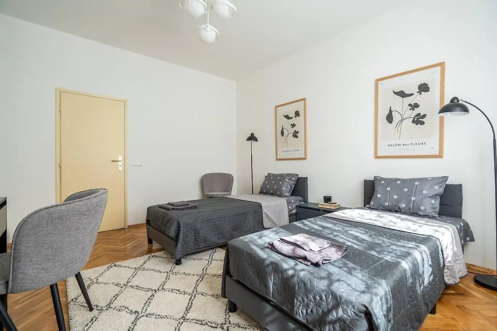 Modern And Calm 2Bdrm Apt In City Centre Sofia
