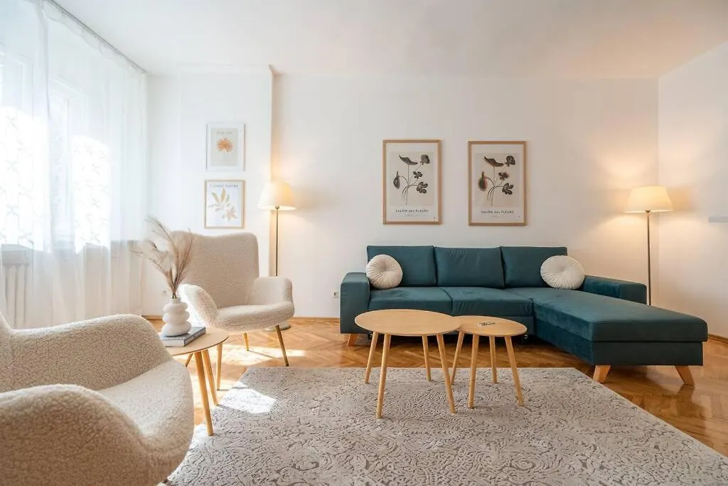 Modern And Calm 2Bdrm Apt In City Centre Sofia Apartment