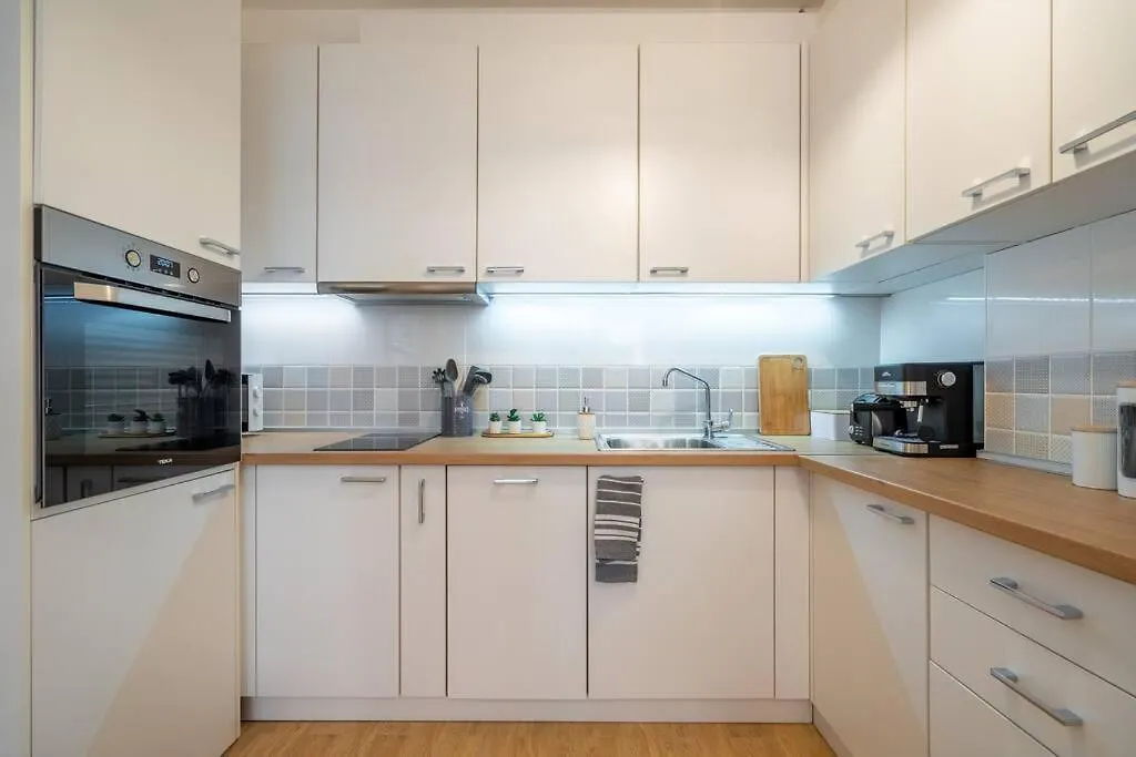 Modern And Calm 2Bdrm Apt In City Centre Sofia